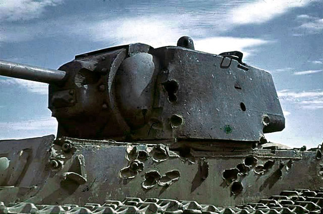 Танк, потерянный в Сталинградском сражении. Броня имеет многочисленные вмятины